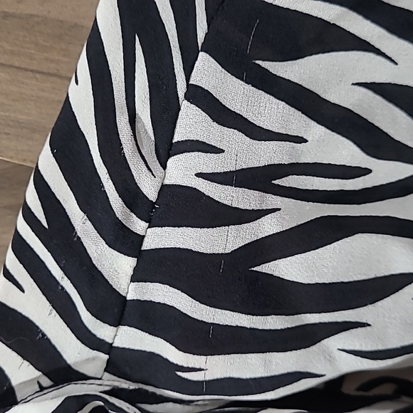 City Silk Zebra Print Button Up Shirt Blouse M - Picture 6 of 8